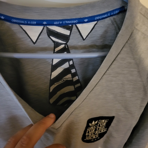 2 Adidas sweatshirts - Picture 6 of 6